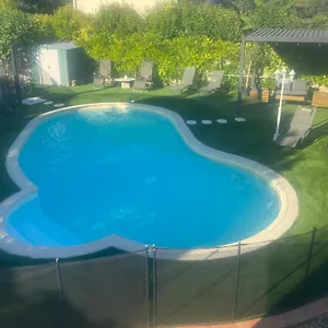 Climatise Avec Piscine Et Jardin Appartement